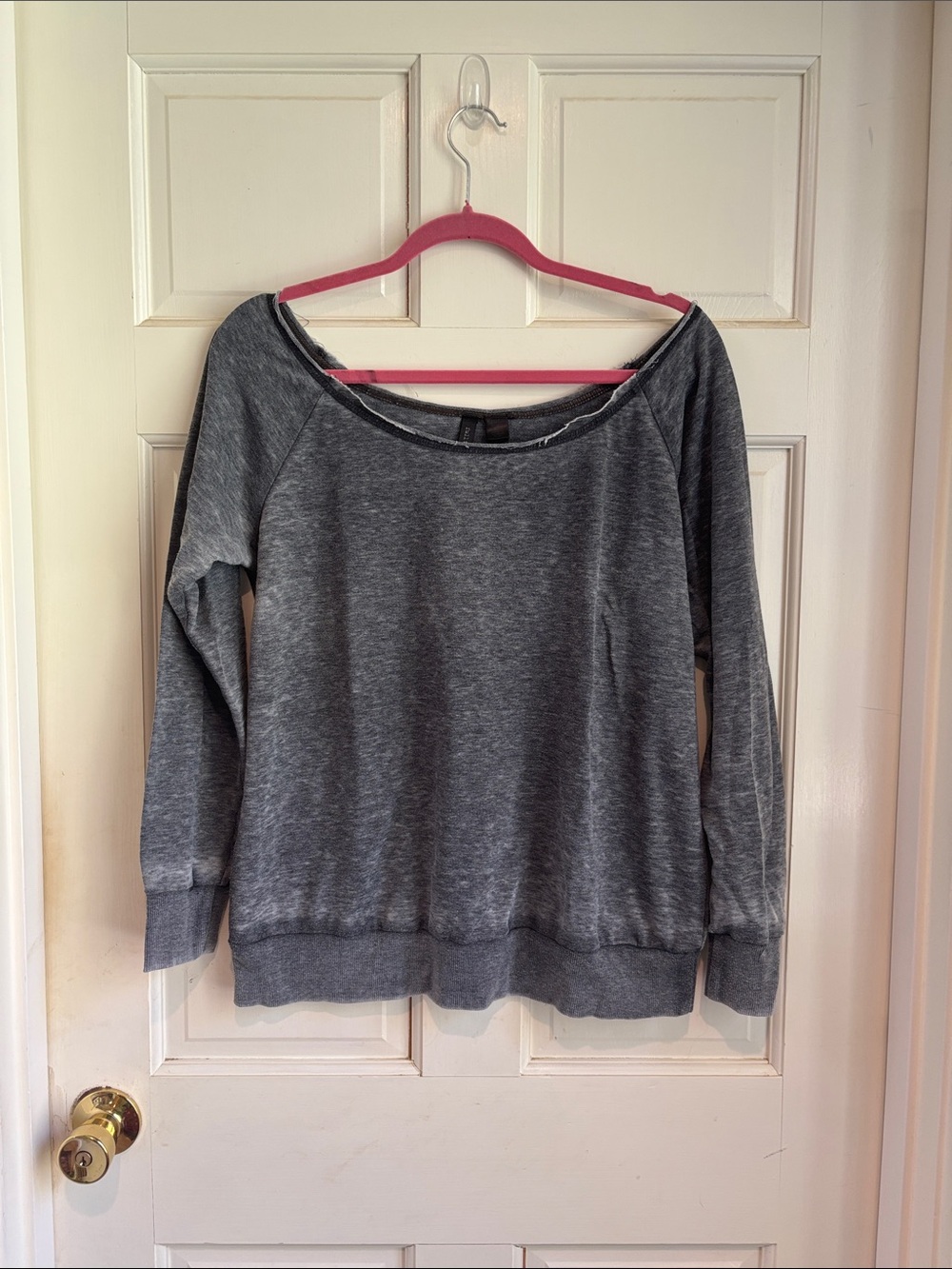 Full Tilt Off-the-Shoulder Gray Sweatshirt